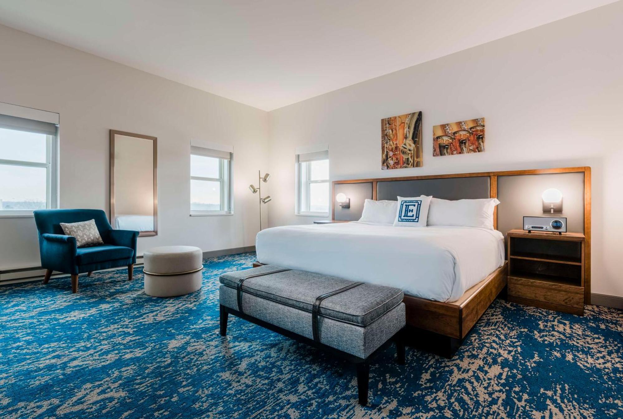 King Room,1503126469:JPEG